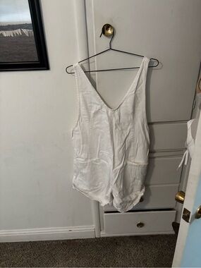 We The Free White High Roller Short Overalls Size Large
